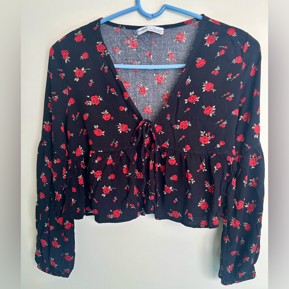 Pull&Bear Black and Red Puff Sleeve Crop Top